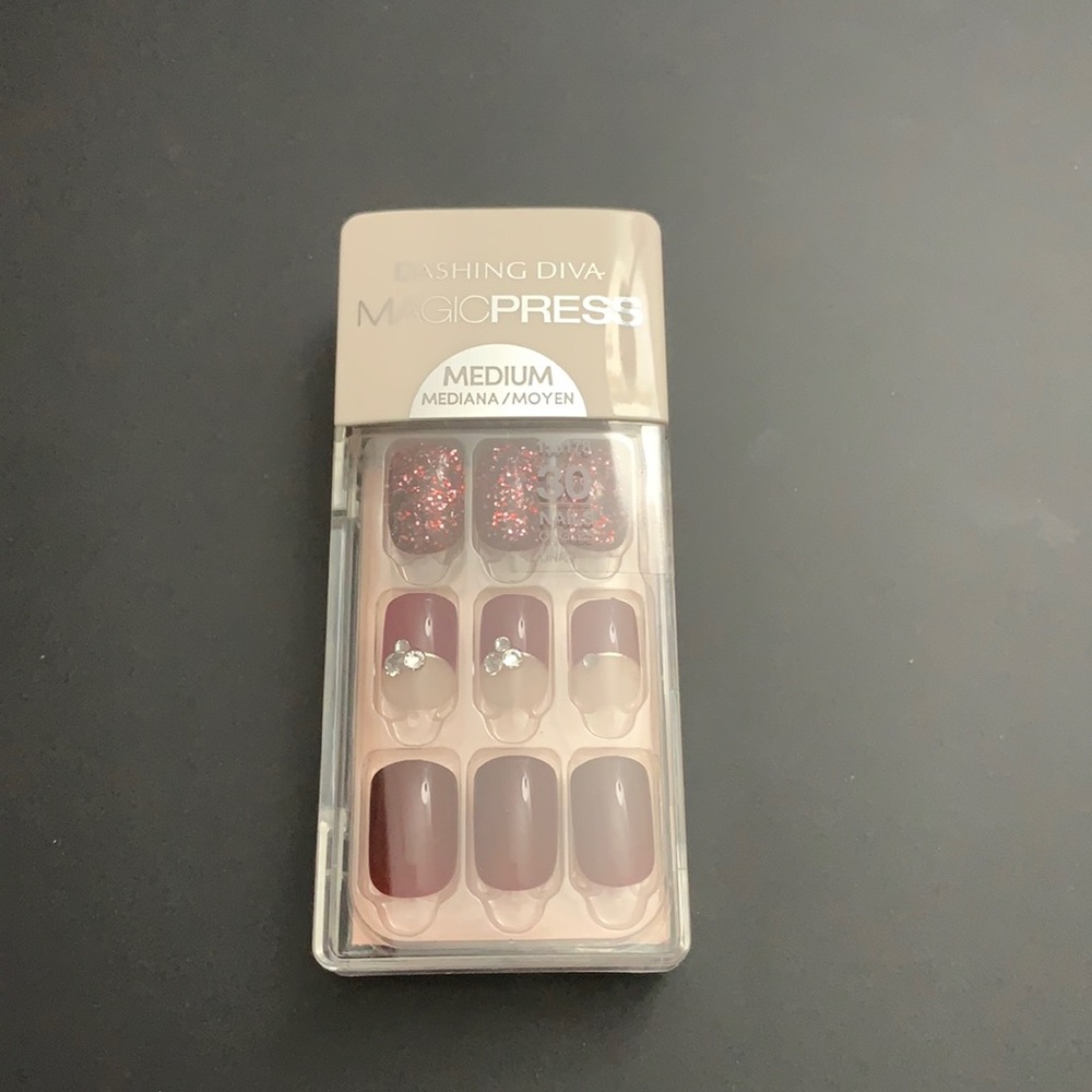 Dashing Diva • Press On Nails